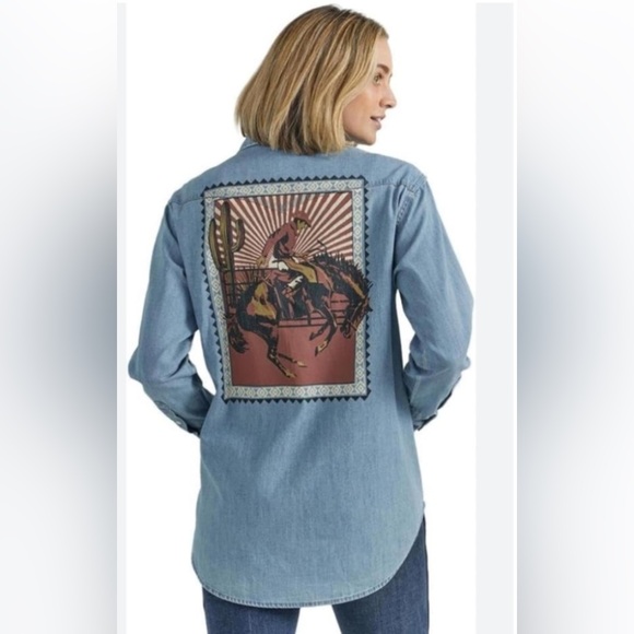 Wrangler Women's Western Denim Pearl Snap Shirt - Wmns size MEDIUM - Picture 1 of 12